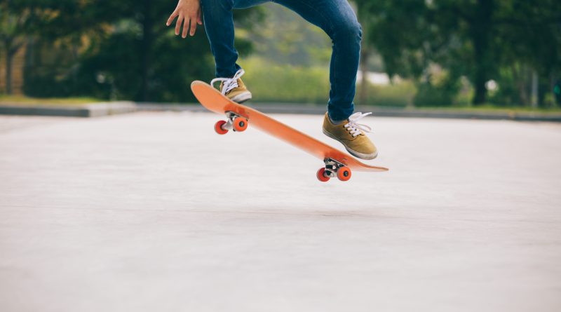 skater faisant un ollie (saut)